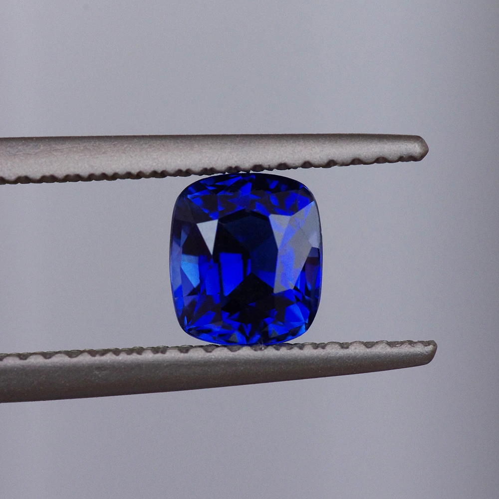 Faceted Ceylon royal blue sapphire gemstone